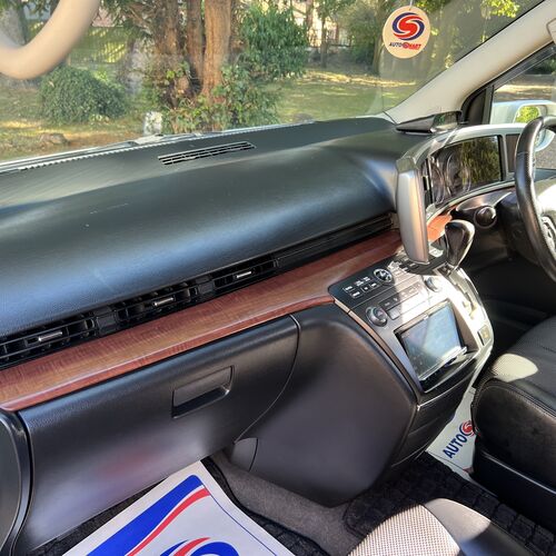 2006 Nissan Elgrand Northstar Camper Van 4 Berth 2.5V6 82179 miles Pearl White