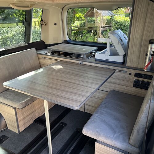 2006 Nissan Elgrand Northstar Camper Van 4 Berth 2.5V6 82179 miles Pearl White