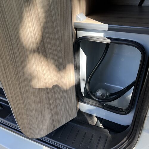 2006 Nissan Elgrand Northstar Camper Van 4 Berth 2.5V6 82179 miles Pearl White