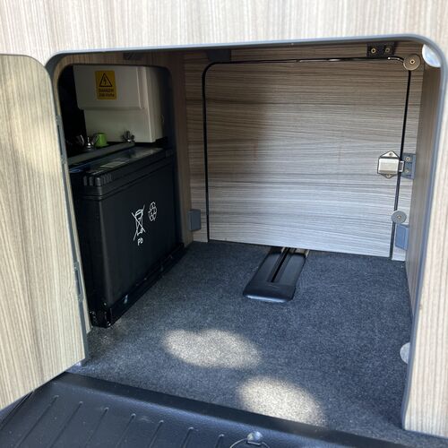 2006 Nissan Elgrand Northstar Camper Van 4 Berth 2.5V6 82179 miles Pearl White