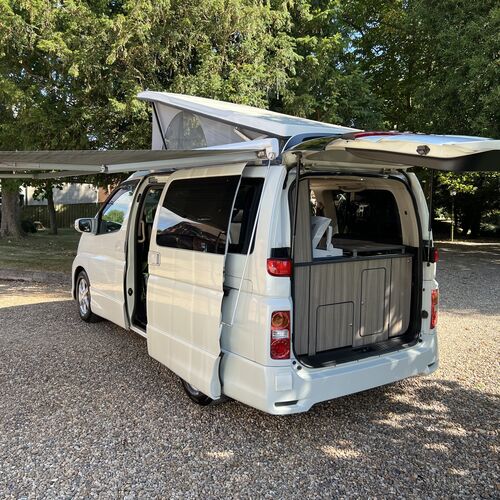 2006 Nissan Elgrand Northstar Camper Van 4 Berth 2.5V6 82179 miles Pearl White