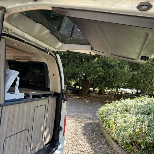 2006 Nissan Elgrand Northstar Camper Van 4 Berth 2.5V6 82179 miles Pearl White