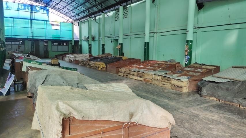 போராட்டத்தில் ஈடுபட்ட செங்குந்த சந்தை வியாபாரிகள்