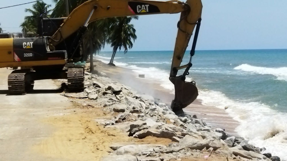 கருங்கல்லால் கடலரிப்புத் தடுப்பு - மும்முரமான செயலில் இறங்கினார் பைசால் காசிம்