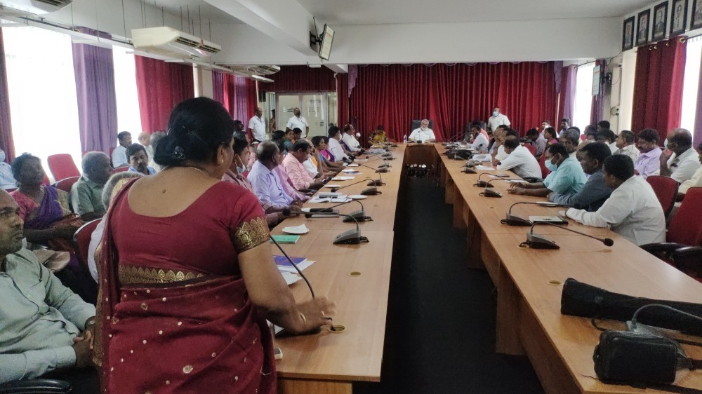 கிளி/ம. வி. மைதானத்திற்கு செல்லும் வீதி படையினரிடமிருந்து விடுவிக்கப்படும் - அமைச்சர் டக்ளஸ்