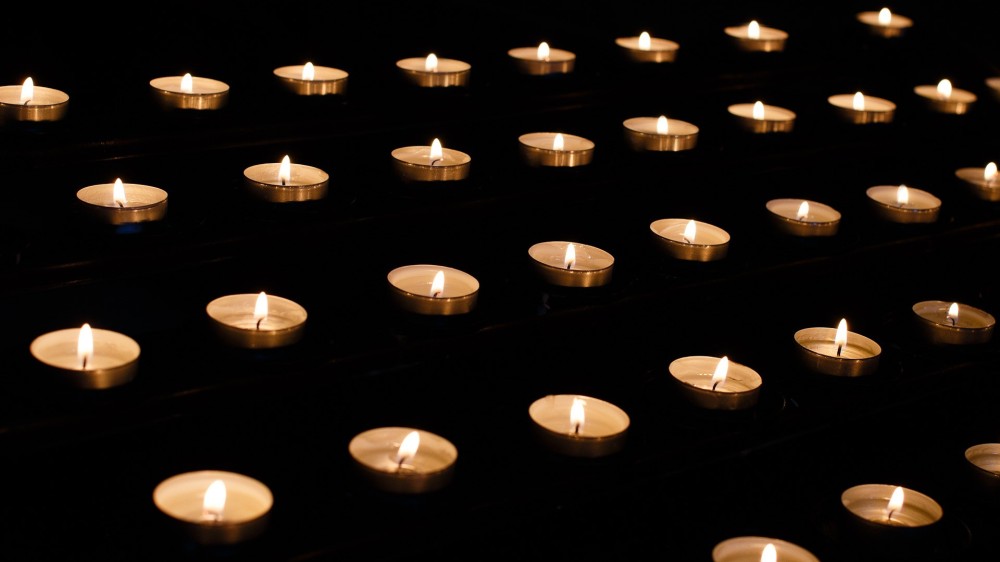 தடம்புரண்ட மணல் கடத்தல் வாகனம் -  இளைஞன் மரணம்