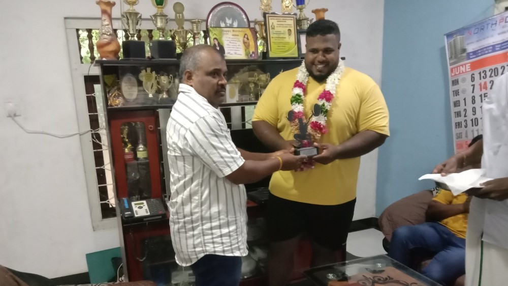 கஜேந்திரனால் கௌரவிக்கப்பட்ட புஸாந்தன்