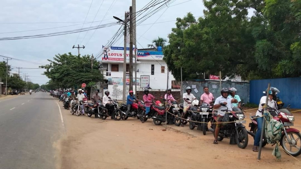 மீண்டும் தொடங்கியதோ எரிபொருள் வரிசையுகம்?