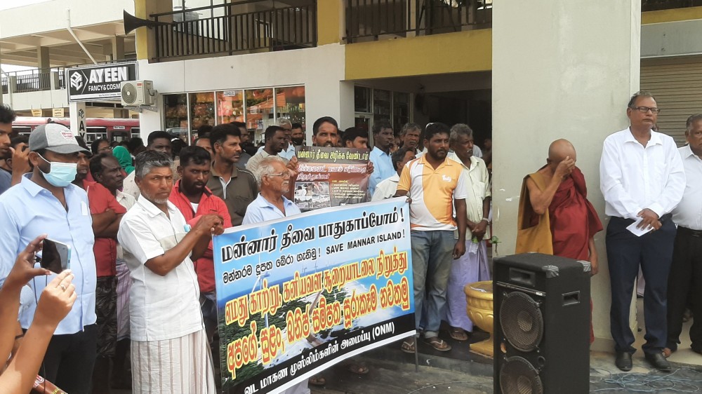 மன்னார் தீவை அழிவுக்கு உட்படுத்த வேண்டாம் என கோரி மாபெரும் கவனயீர்ப்பு போராட்டம்
