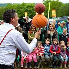 DAN THE HAT (Comedy juggler)