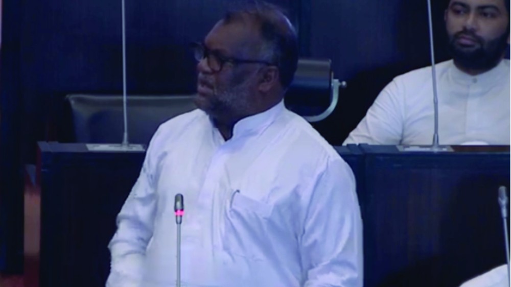 இலங்கை நாட்டின்  ஜனநாயகம் பாராளுமன்ற செங்கோலுக்கின்றி  சீனாவின் உளவுக் கப்பலுக்கோ