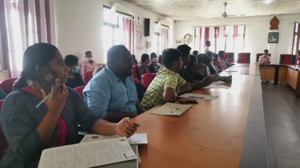 தொழில்  வாய்ப்புத் தேடும் இளைஞர்களுகாகன விசேட கூட்டம்