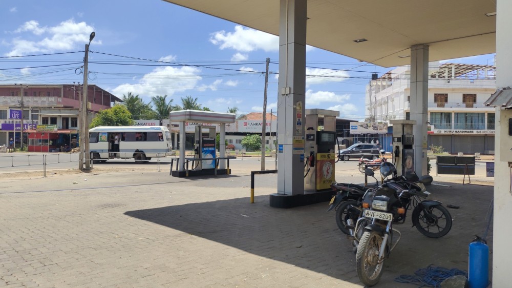 விசுவமடு  எரிபொருள் நிரப்பு நிலைய முகாமையாளர் மீது தாக்குதல்