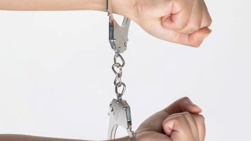 வெளிநாடு அனுப்பும் முகவர் ஏமாற்றியதால் கைது