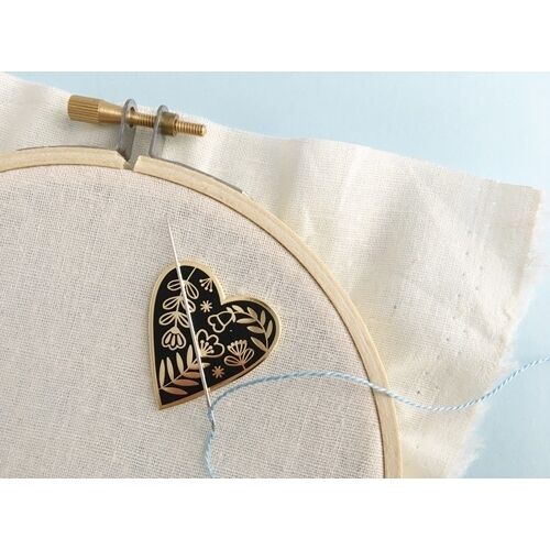 Cloud Craft Heart Shaped Needle Minder