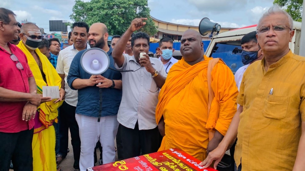 கையெழுத்து திரட்டும் நடவடிக்கை