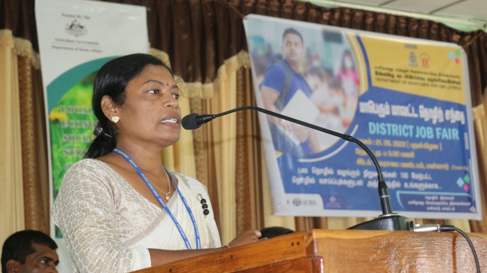 அரச உத்தியோகம் கேள்விக் குறியாக இருக்கையில் மாற்றமற்ற இளைஞர் - லெம்பேட்