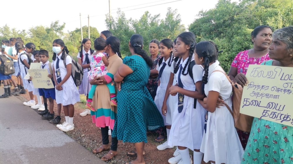 இருந்தும் இல்லாத பஸ்களால் கஷ்டப்படும் மாணவர்கள்