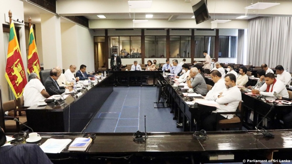 தேசிய பேரவையின் தீர்மானம்