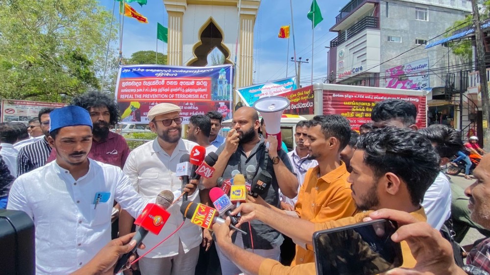 ஏறாவூரிலும் கையெழுத்து திரட்டும் நடவடிக்கை