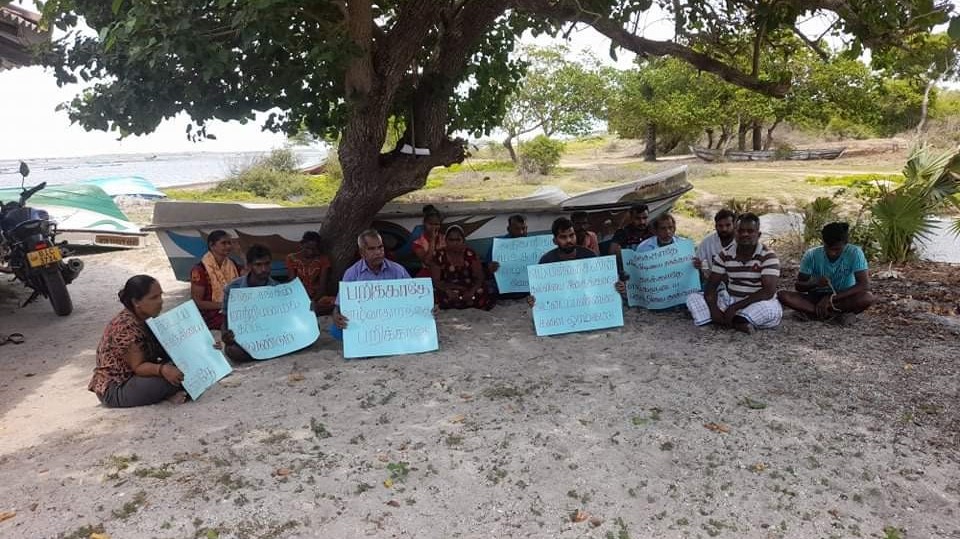 உணவு தவிர்ப்பு போராட்டத்தில் குதித்த மீனவர்கள்