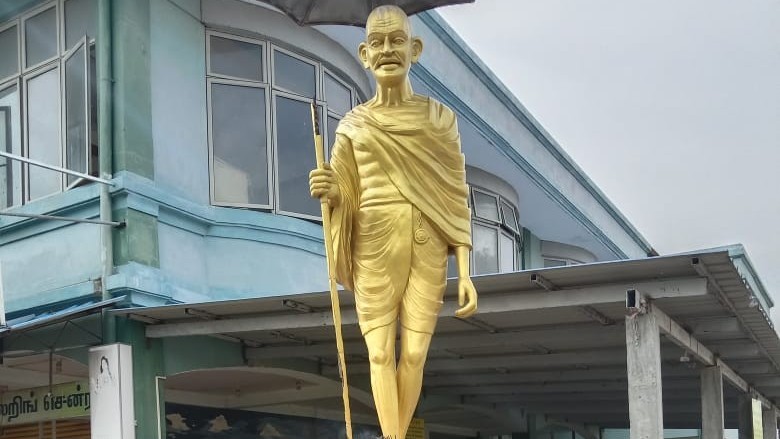 மகாந்த காந்தி ஜனன தினத்தில் மக்த்மா காந்திக்கு மலர் அஞ்சலி