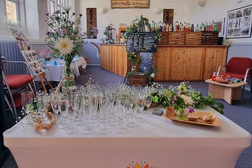 Gallery | Jolly Hucksters Mobile Bar Company | mobile bar Hertfordshire/mobile bar Buckinghamshire/mobile bar Hertfordshire/Wedding bar Buckinghamshire | wedding bar Hertfordshire | Real ale events bar /corporate events Hertfordshire/party bars Buckinghamshire/charity event bars