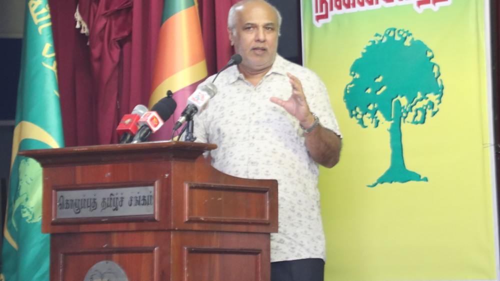 மக்கள் மனங்களில் நீங்கா இடம்பெற்றோர்