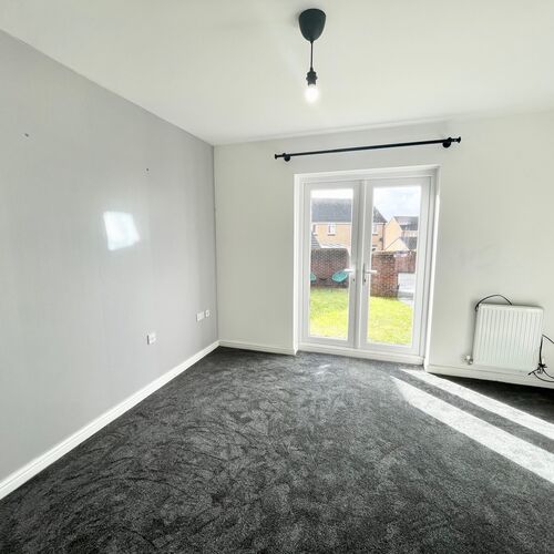 Lonydd Glas, Llanharan, CF72 9FZ