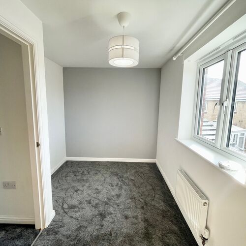 Lonydd Glas, Llanharan, CF72 9FZ