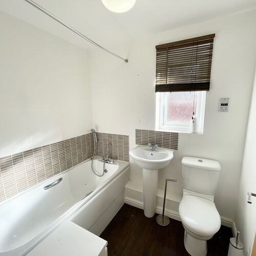 Lonydd Glas, Llanharan, CF72 9FZ