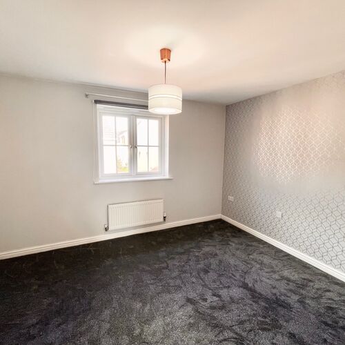 Lonydd Glas, Llanharan, CF72 9FZ