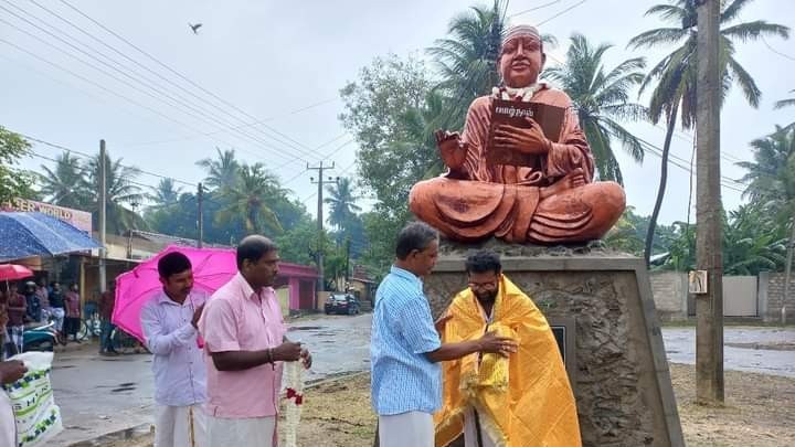 யாழ். நகரில் திறந்து வைக்கப்பட்ட தமிழ் அறிஞர்களின் சிலைகள்