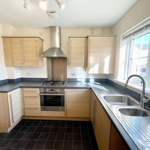 Lonydd Glas, Llanharan, CF72 9FW