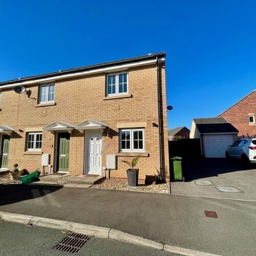 Lonydd Glas, Llanharan, CF72 9FW