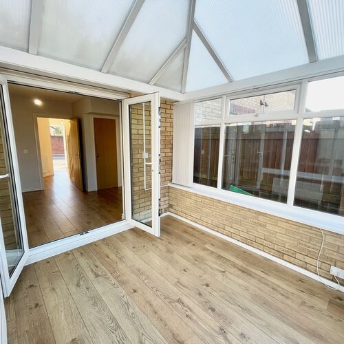 Lonydd Glas, Llanharan, CF72 9FW