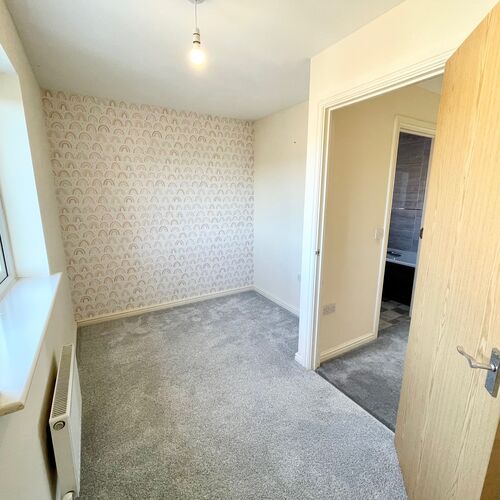 Lonydd Glas, Llanharan, CF72 9FW