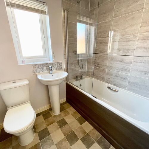 Lonydd Glas, Llanharan, CF72 9FW