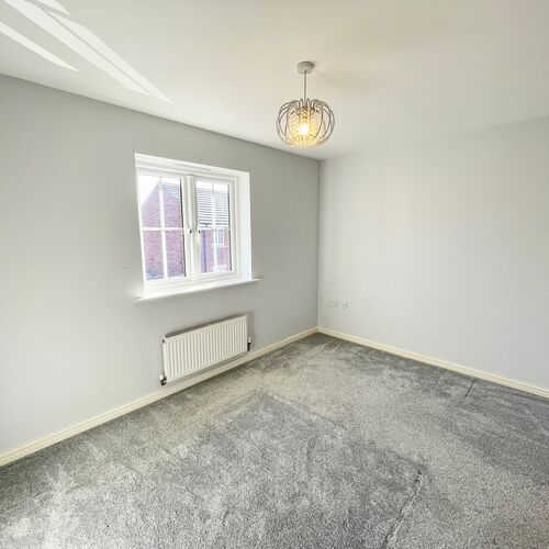 Lonydd Glas, Llanharan, CF72 9FW