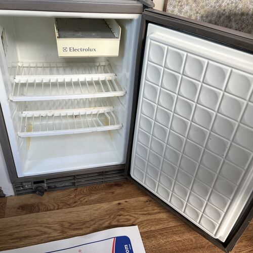 1982 VW Caravelle T25 Camper Van 4 Berth Yellow/Cream 2.0 Petrol