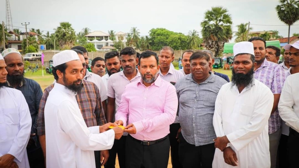 முன்னாள் அமைச்சர் ரிஸாட் அம்பாறை விஜயம்