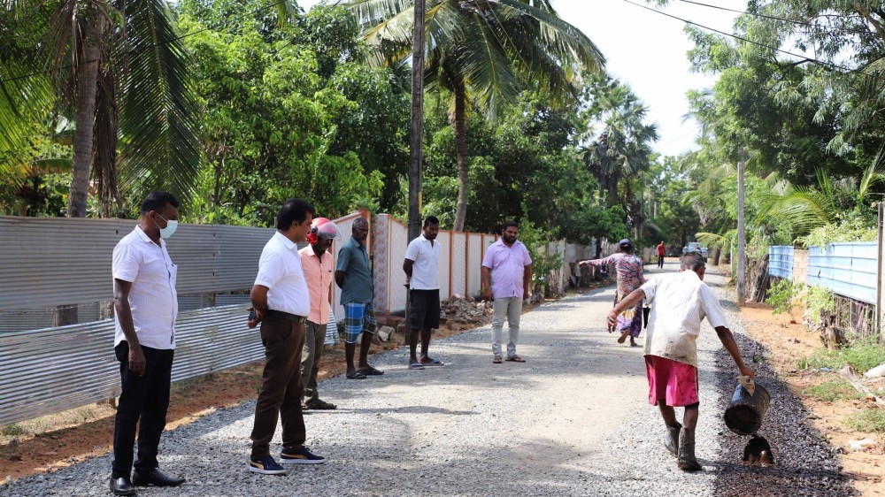 தார் வீதியாகப் புனரமைப்பு!