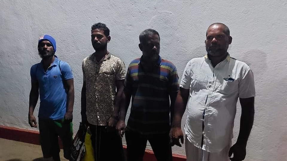 ஆழ்கடலுக்கு சென்று காணாமல் போன கல்முனை மீனவர்கள் மீட்பு