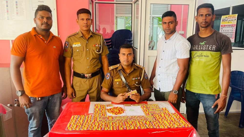 போதைப் பொருட்களுடன் வியாபாரிகள் கைது