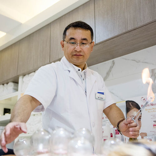 Dr Wei Wang (BSc Chinese Medicine 1993, MSc Chinese Medicine 2001 and MAcS TCM)