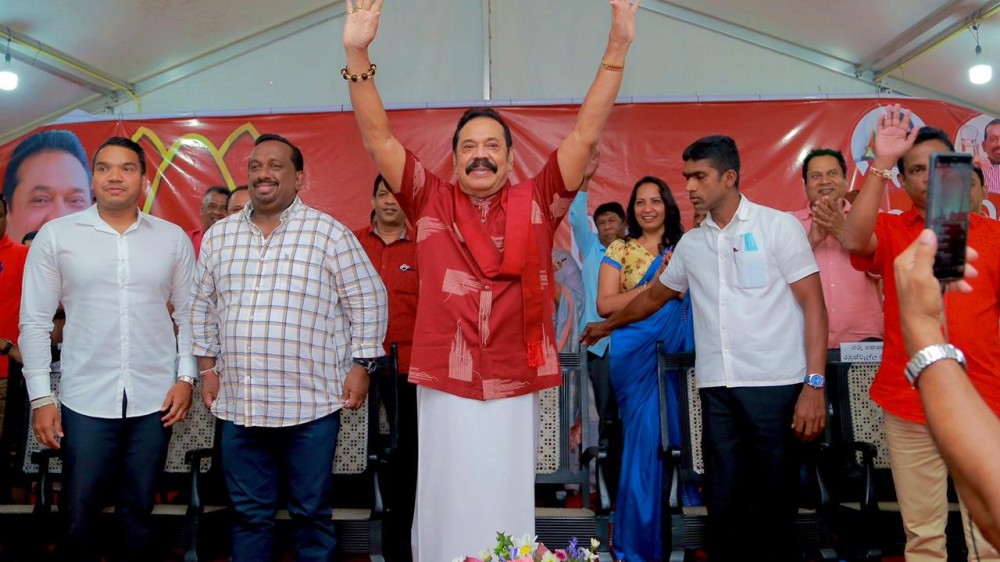 நாவலப்பிட்டியில் மகிந்த ராஜபக்ஷவைச் சந்தித்த மக்கள் கூட்டம்