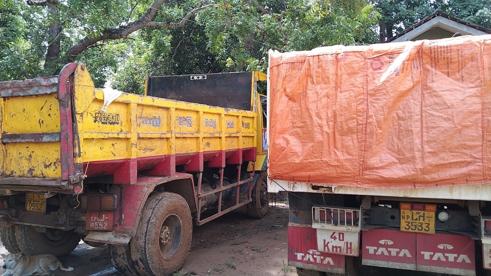 அனுமதிப்பத்திரத்திற்கு முரணான வகையில் மணல் அகல்வில் மூவர் கைது