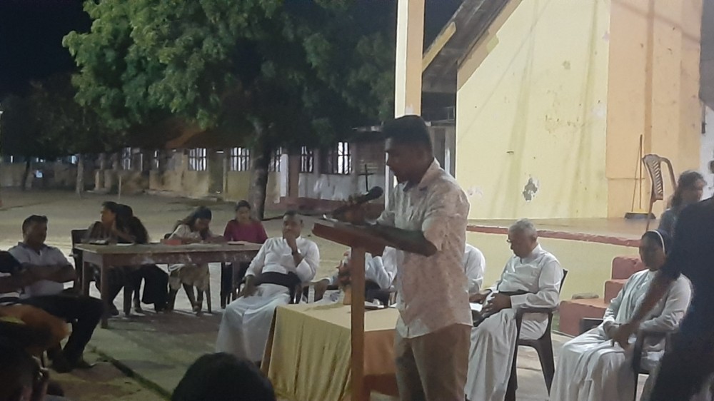 வழி தவறிச் செல்லும் இளைஞர்களுக்கு வழிகாட்டுங்கள் - எம் சுமித்