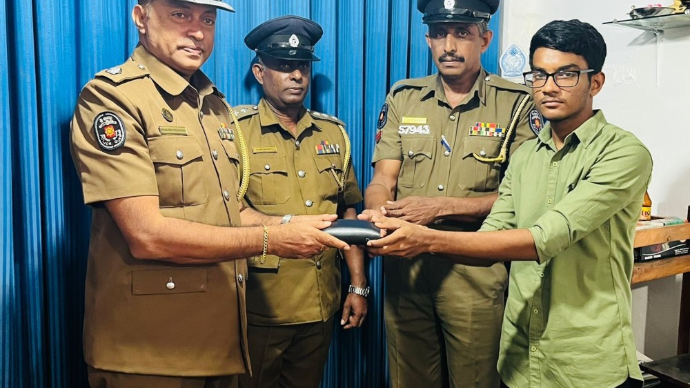 மன்னாரில் பொலிஸ் திணைக்களத்துக்கு பாராட்டை ஈட்டிக்கொடுத்த பொலிஸ் உத்தியோகத்தர்.