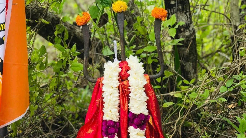 சிறுதீவு சூலாயுதருக்கு இந்து இளைஞர்களால் வழிபாடு.